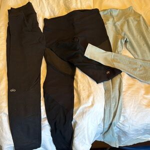 Alo Yoga Leggings Set - Black and Light Blue